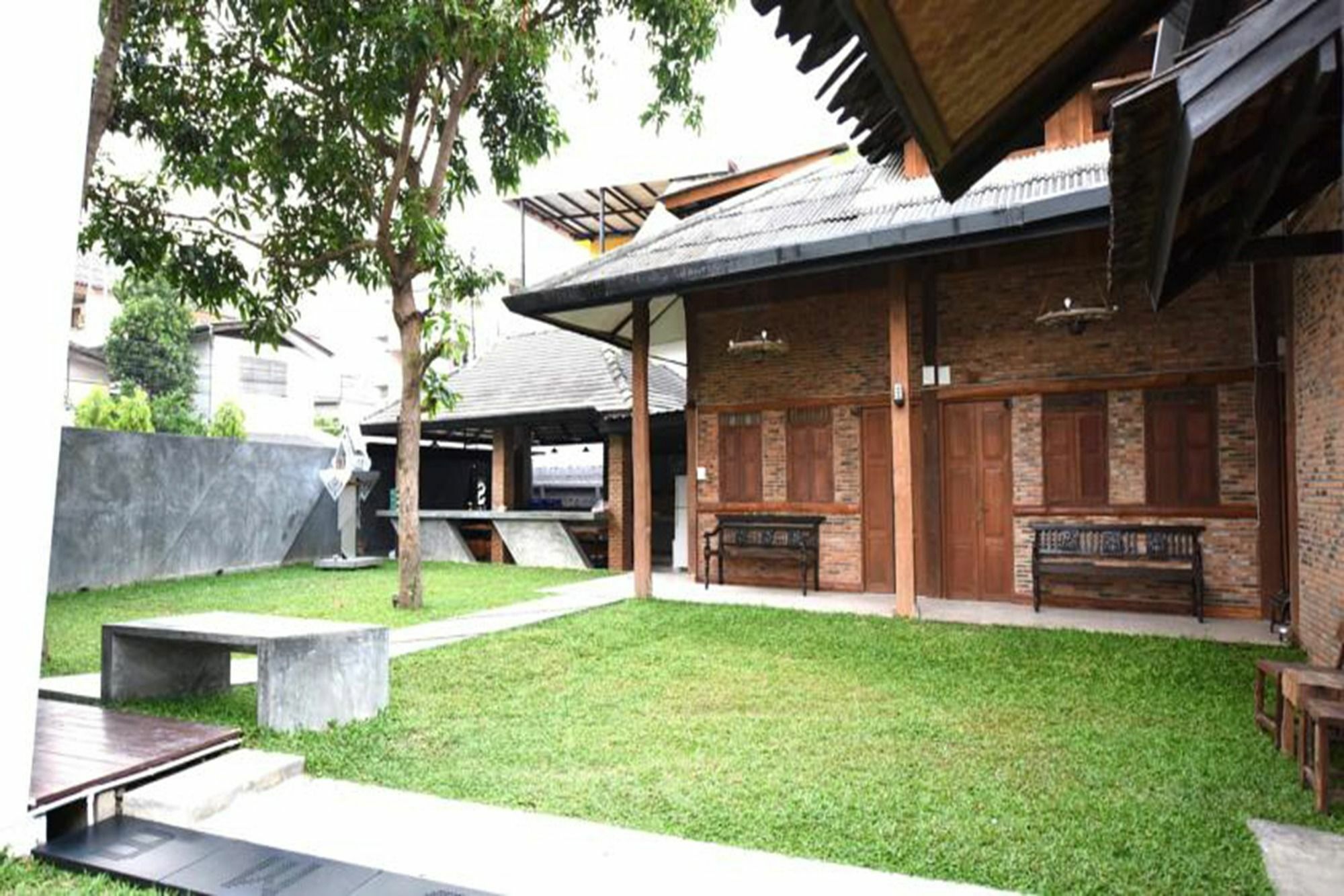 Chiang Mai Udee Hotel Exterior photo